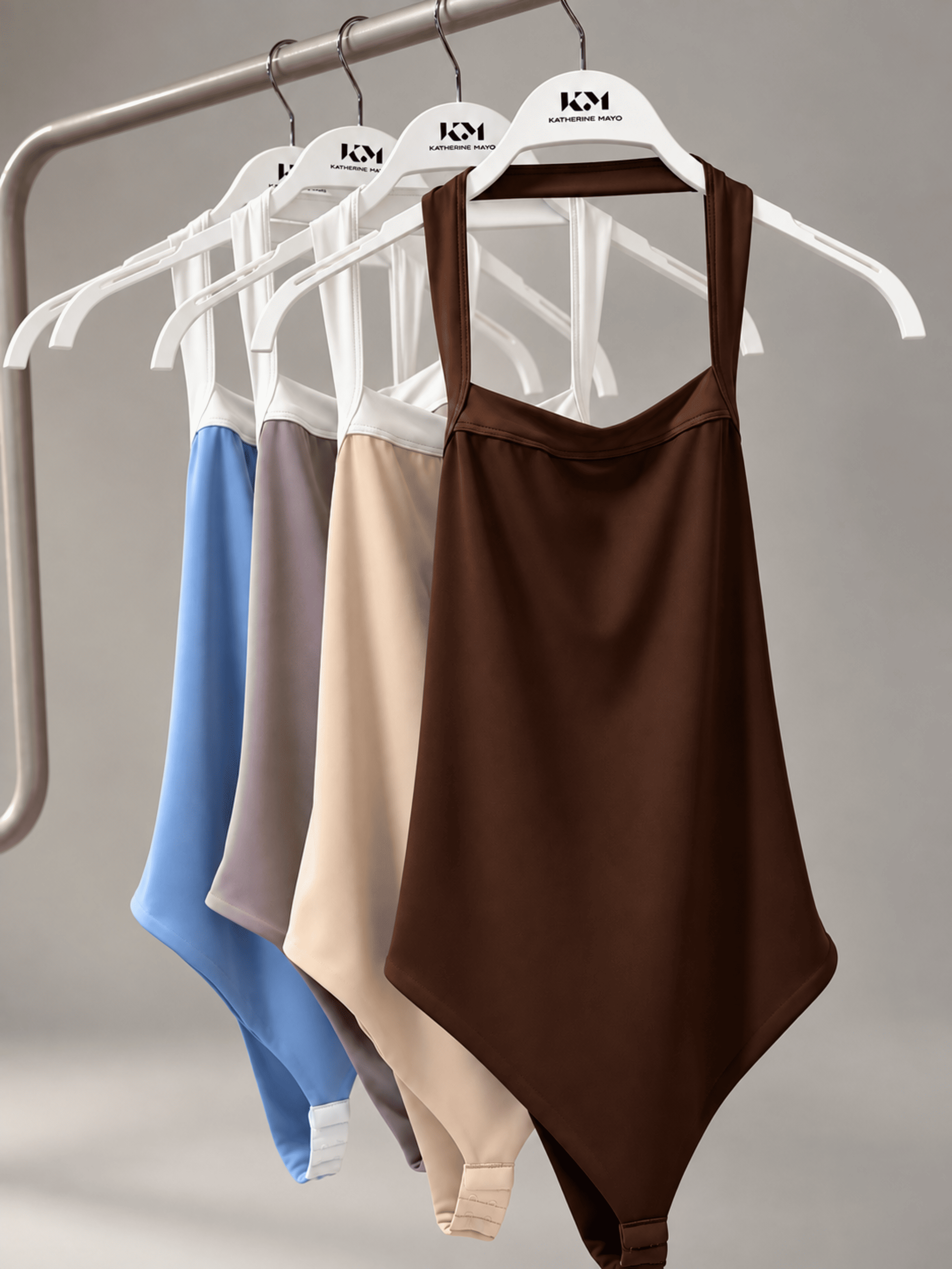 Body ajustado de escote cuadrado con contraste de color y diseño halter que deja la espalda al descubierto.